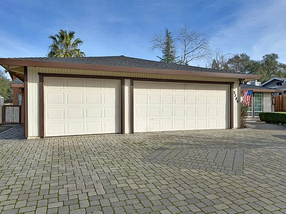 3rd image of 2789 La Crescenta Dr