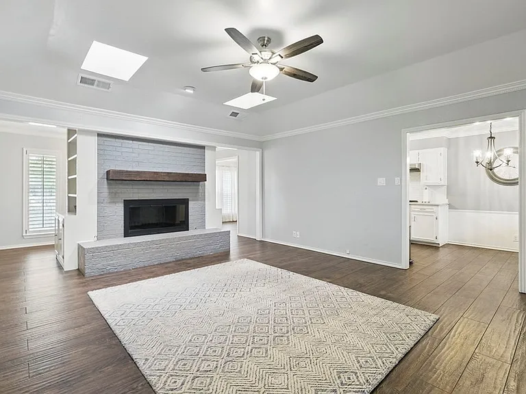 2404 Goddard Ct — Photo 7
