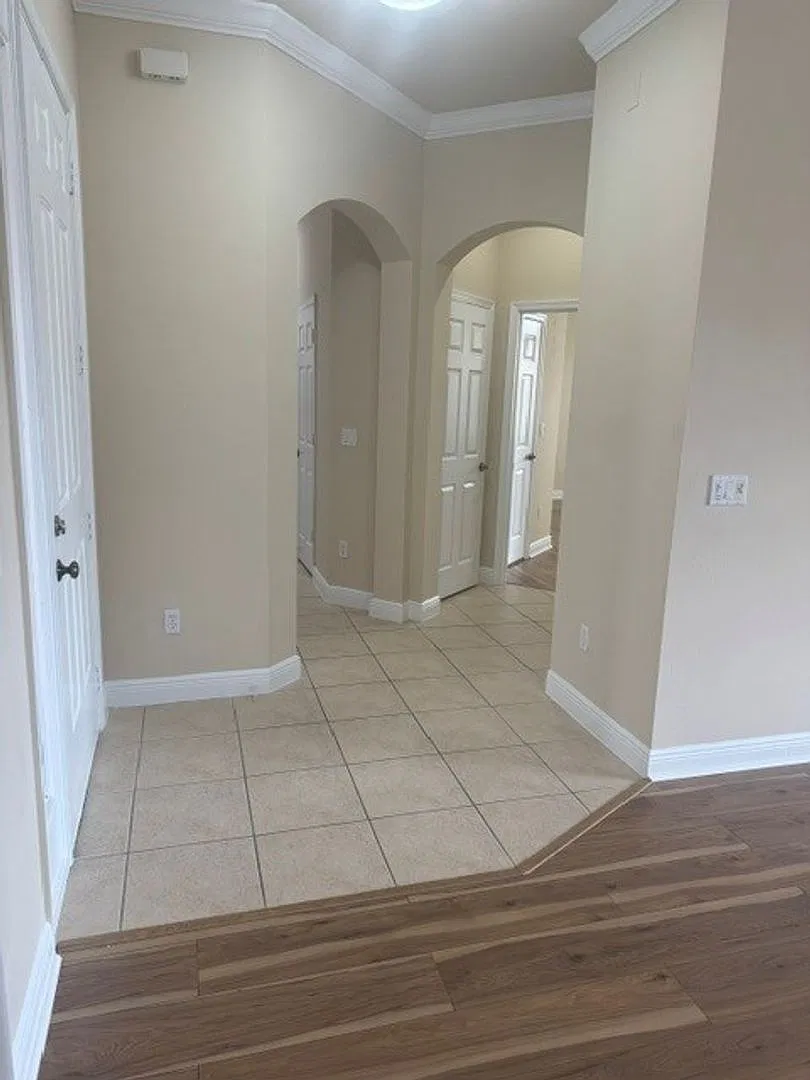 Price Reduction 09.24.26. 2 Bedroom/Office Courtyard Home In Bell Tower Park! — Photo 3