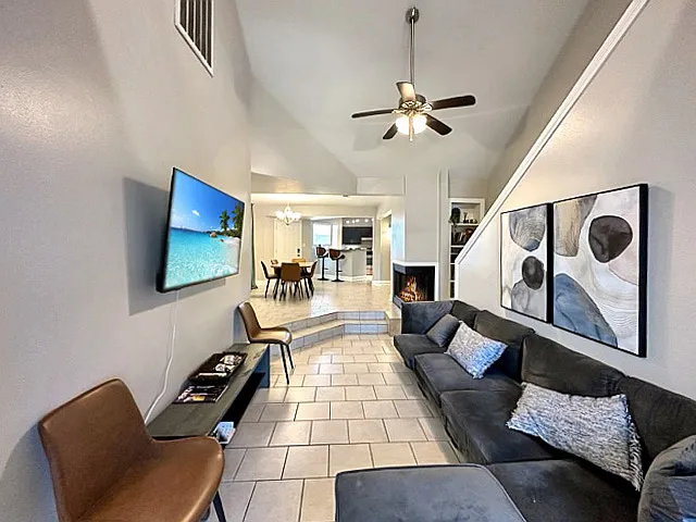 2212 Elvin Dr