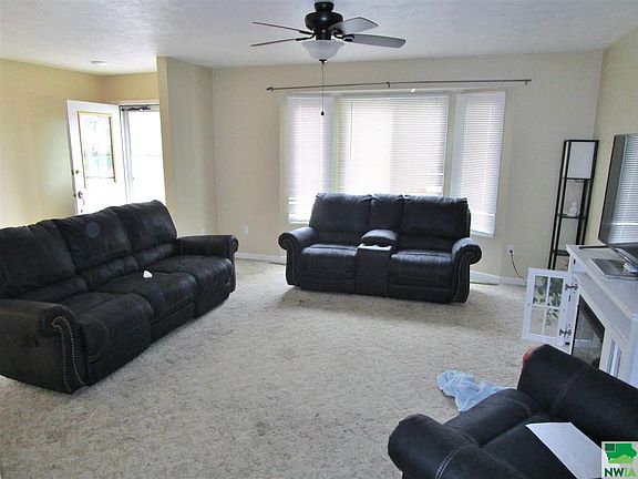 3rd image of 327-329 Regency Pkwy