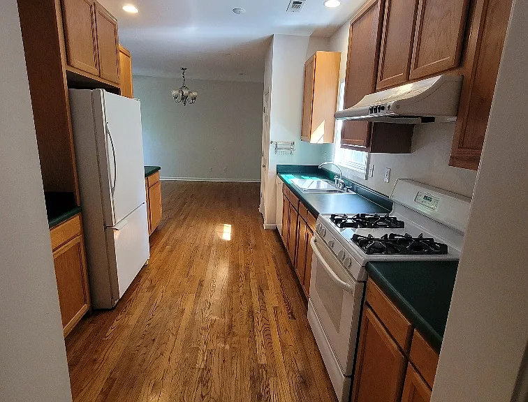 315 Robin Hood Rd — Photo 3