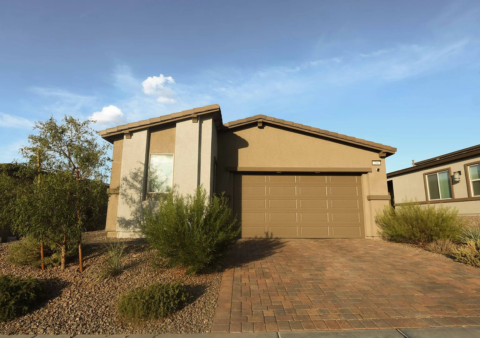 A Fabulous 2 Bedroom home with a Pool in Henderson Furnished or NOT — Photo 1