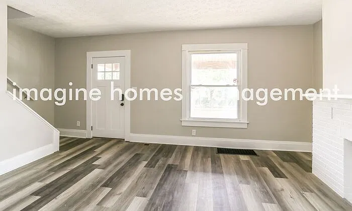 2 bed, 1.0 bath, 1056 sqft, $1,595 — Photo 3