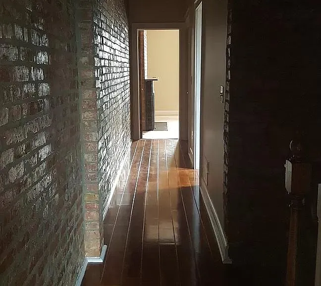 1075 Summit St — Photo 16