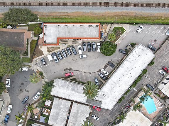 2nd image of 601 Eucalyptus Ave