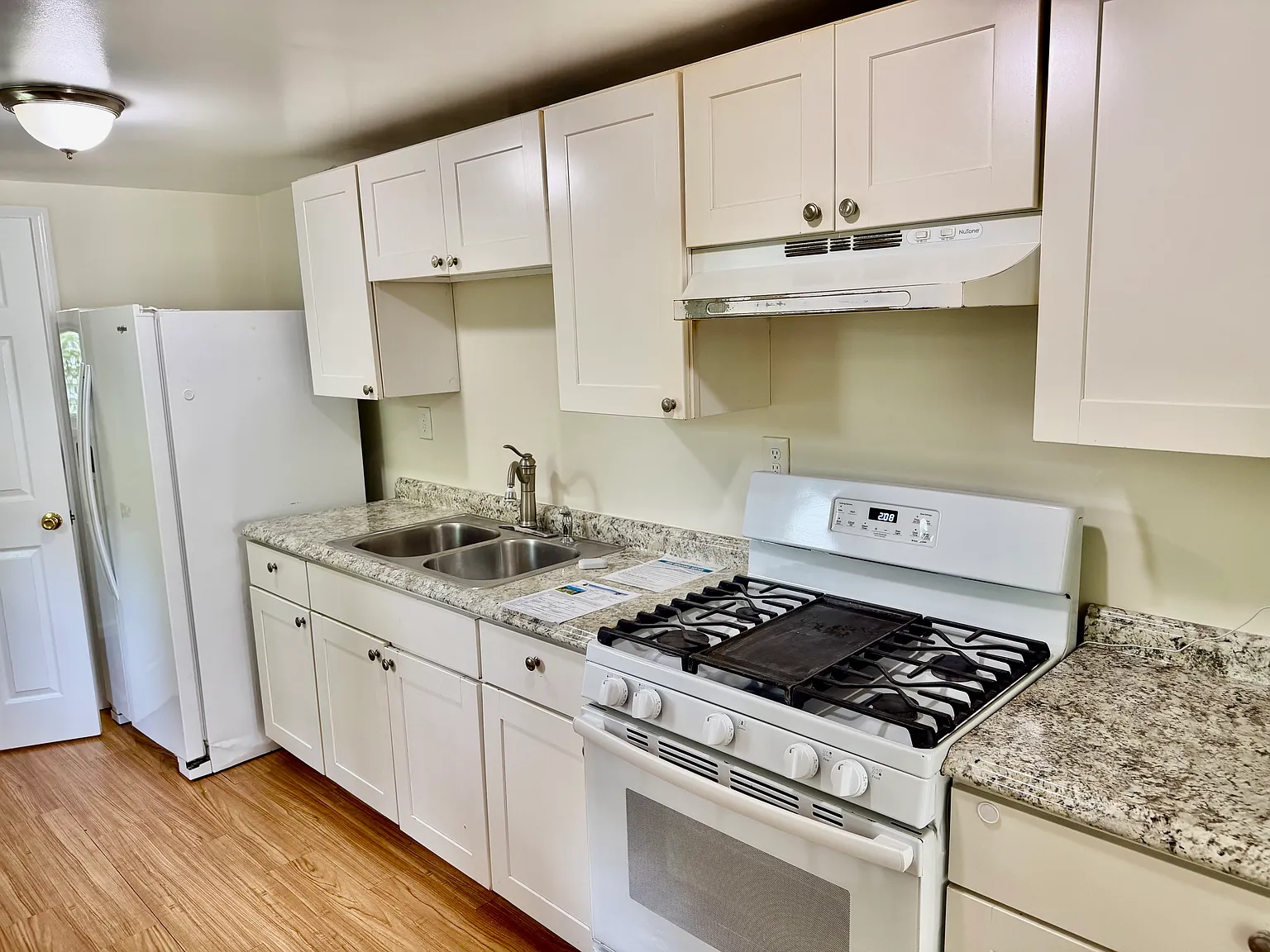 3 bed, $3,200 — Photo 2