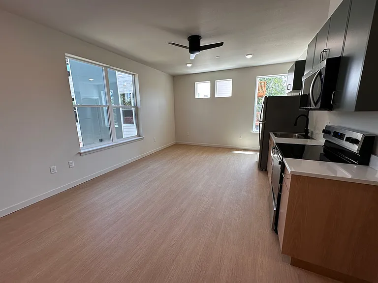 Waller Apartments — Photo 5