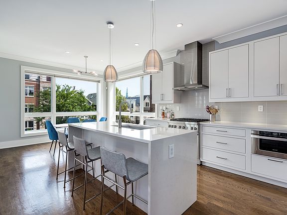 2nd image of 1543 W Diversey Pkwy #2