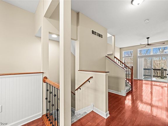 3rd image of 36 Grandview Dr