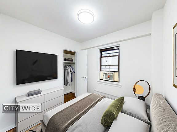 4th image of 165 E 35th St APT 14F