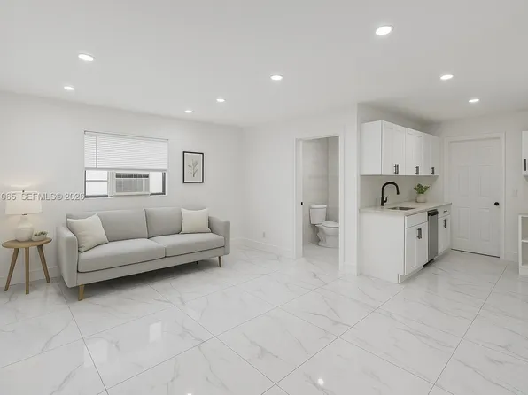 5740 Mayo St, Hollywood, FL