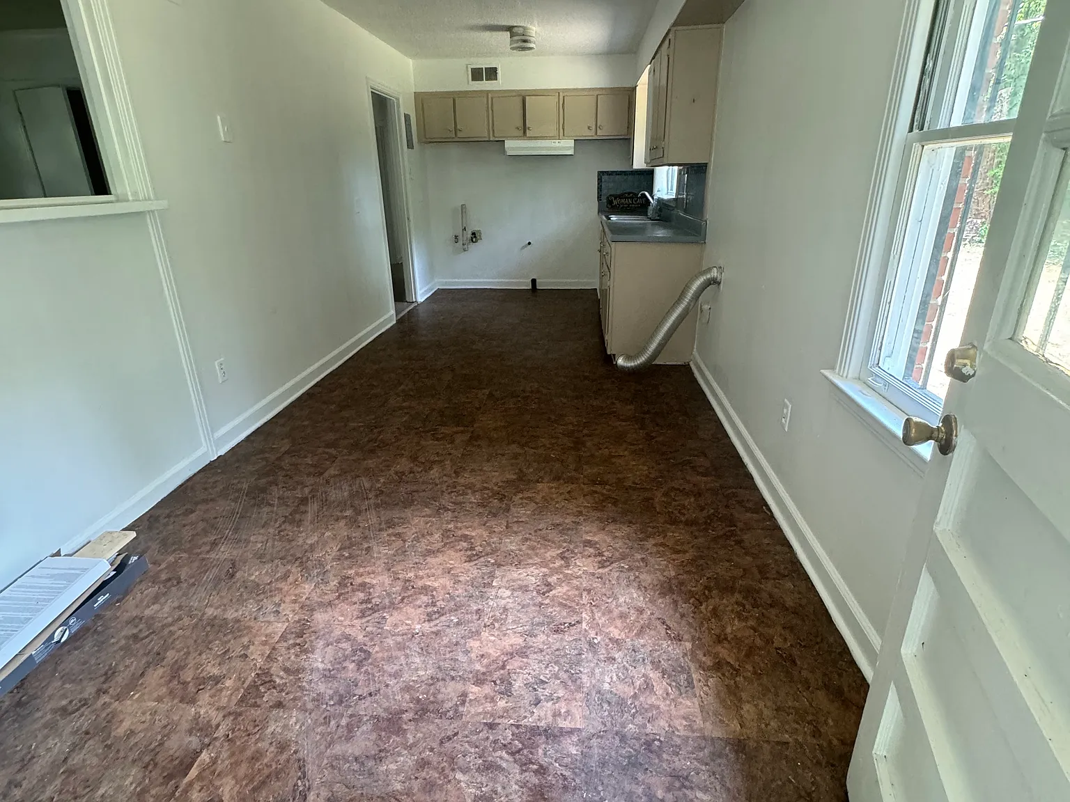 3 bed, 1000 sqft, $1,200 — Photo 3