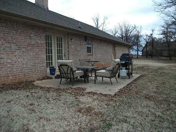 2nd image of 105 E Forrest Dr