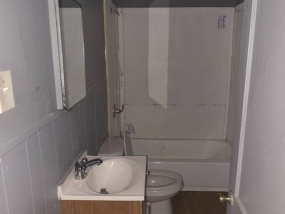 3rd image of 3483 Hollywood St