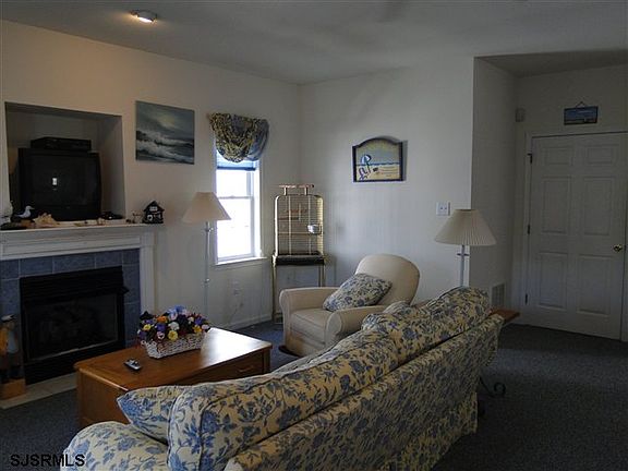 4th image of 1327 Haven Ave