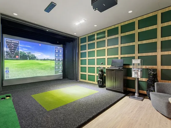 47-05 Center Boulevard image 8 of 17