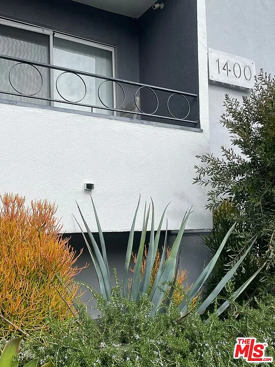 1400 N Fairfax Ave