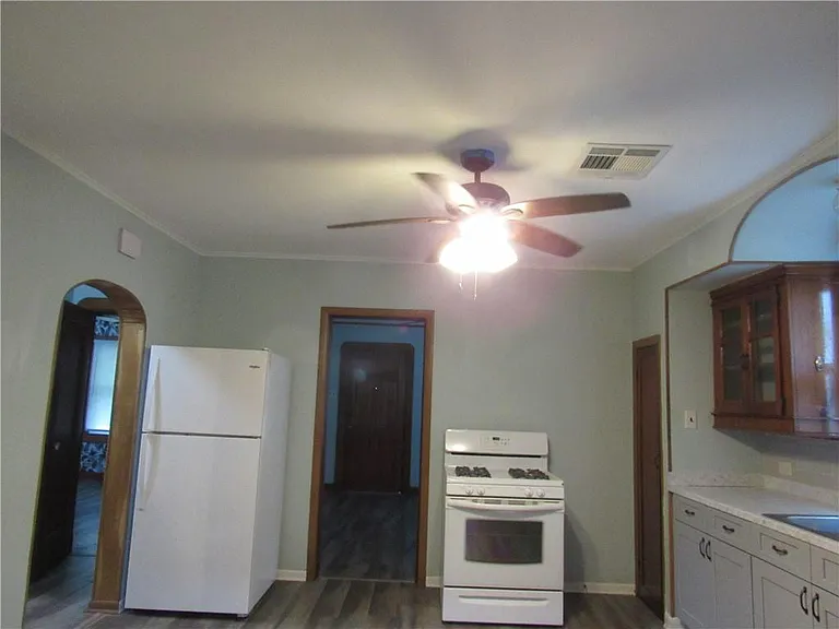 605 Bellanger St — Photo 12