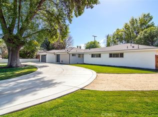 22548 Victory Blvd, Woodland Hills, CA 91367