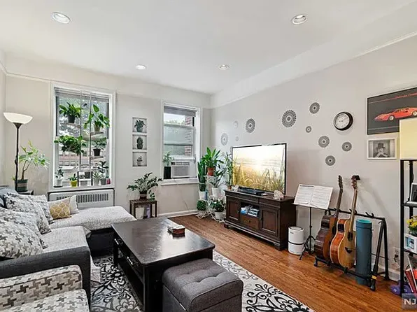 995 Teaneck Rd APT 2P, Teaneck, NJ 07666