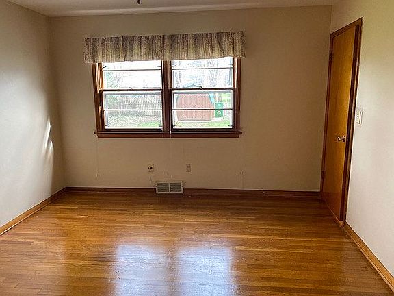 5th image of 148 Elma Dr