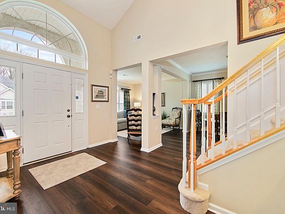 3rd image of 35 Huxley Cir