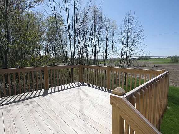4th image of 741 Royal Cir