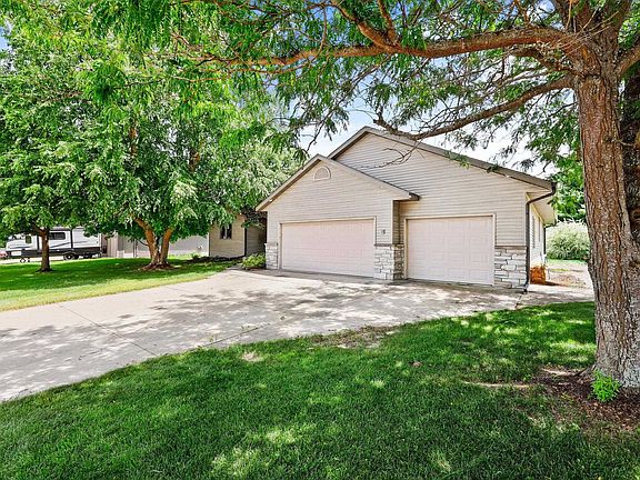 2nd image of 705 Forest Edge Dr