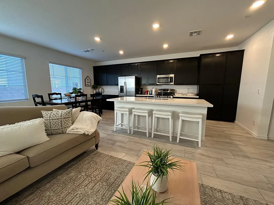 233 McArthur Peak Ave #1