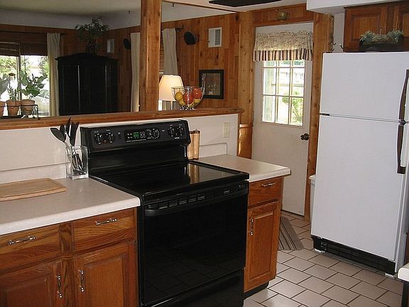 2nd image of 10740 Oakland Dr