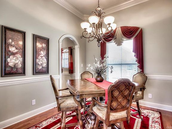 4th image of 101 Piccadilly Cir