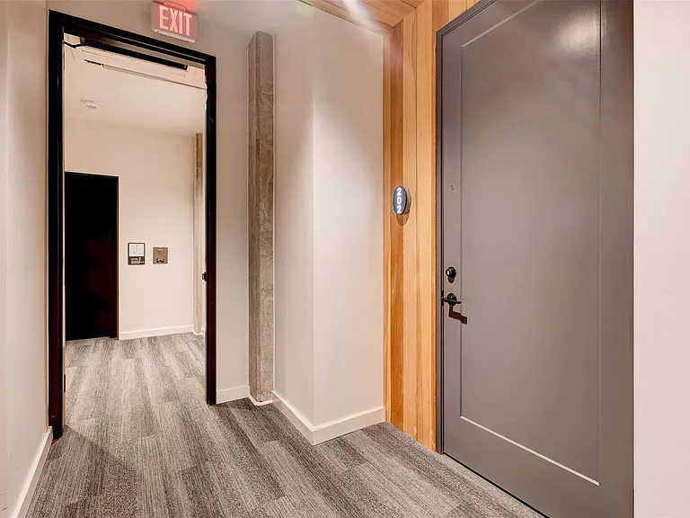 1501 E 4th St #202 — Photo 2