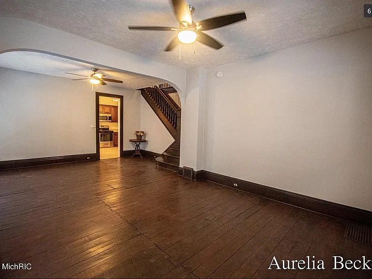 420 Lincoln Ave NW — Photo 6