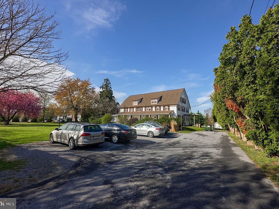 1st image of 104 N Custer Ave