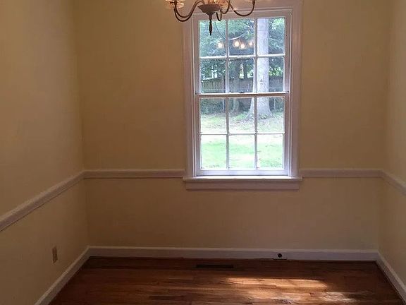 5th image of 1011 Willow Lawn Dr