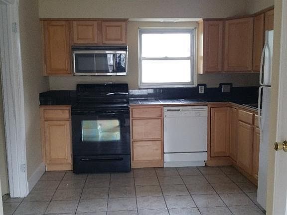 2nd image of 3575 Vista Ave