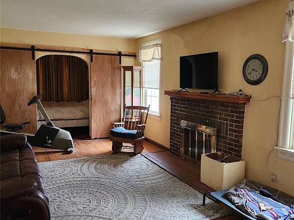 3rd image of 3028 Roland Ave