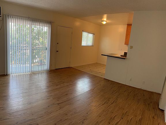 3rd image of 459 N Carmelo Ave #4