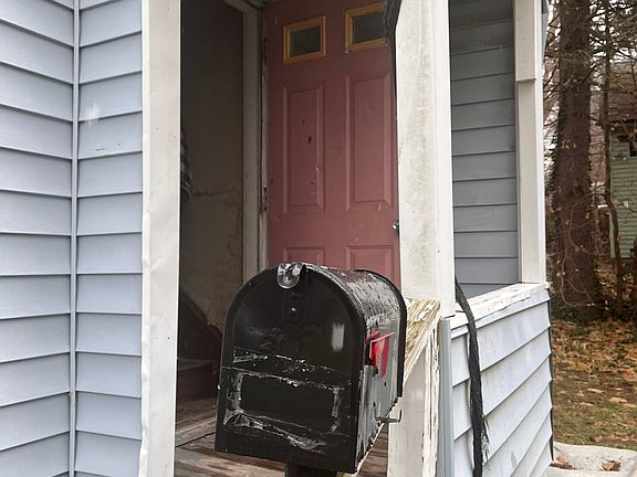 3rd image of 1004 Prendergast Ave #2