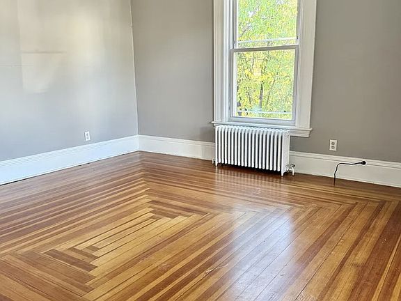 4th image of 532 Blackstone St #1