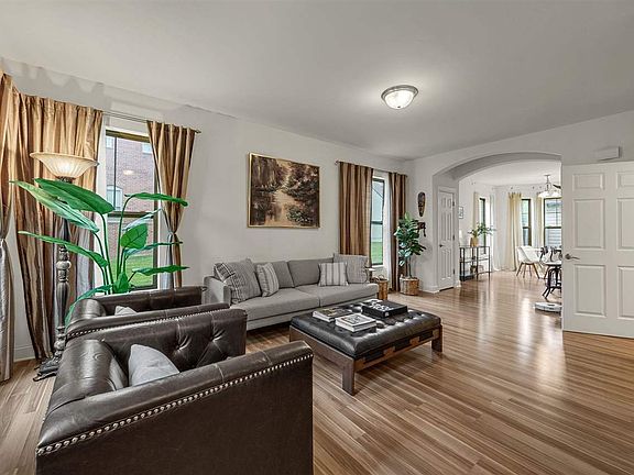 5th image of 1063 Walker Cir