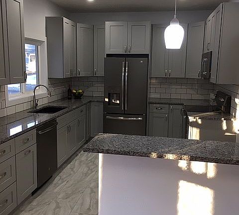 5th image of 2701 Sewell St