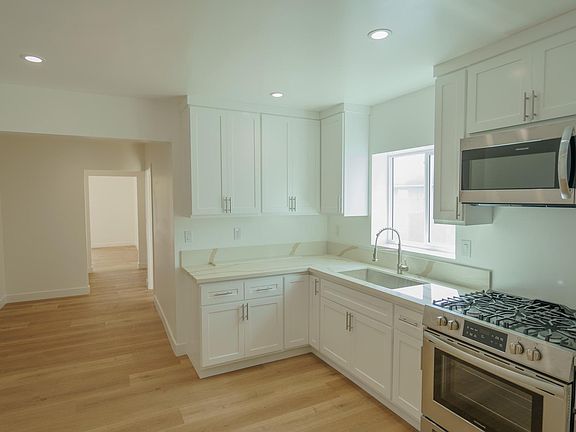 4th image of 3029 Pacific Ave #3029