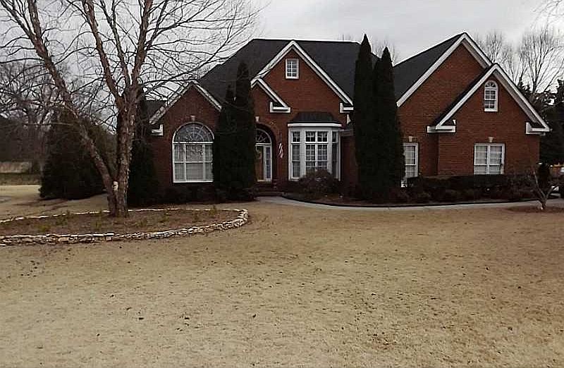 1st image of 132 Wexford Dr NE