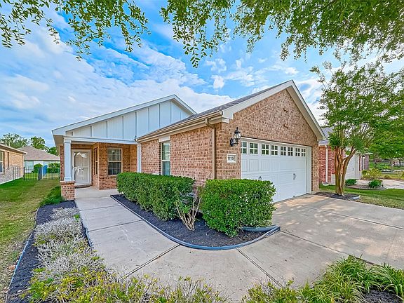 3rd image of 1115 Oleander Way