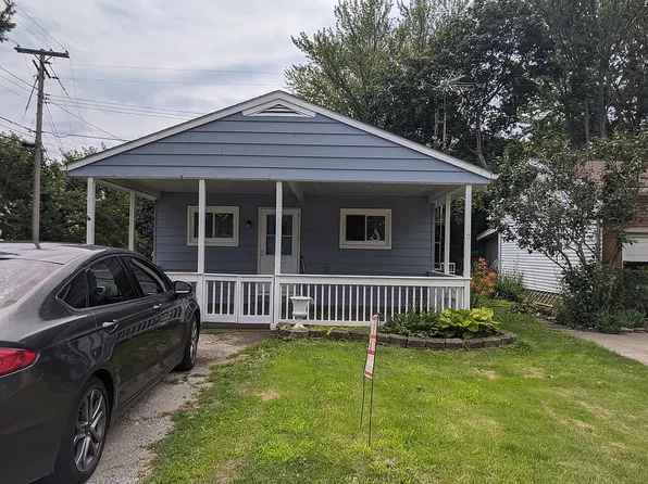 884 Aurora Dr, Vermilion, OH 44089