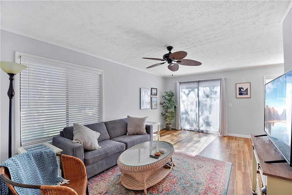 3 bed, 2.5 bath, 1452 sqft, $2,750 — Photo 4