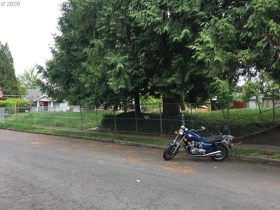 1st image of 8028 N Lombard Way