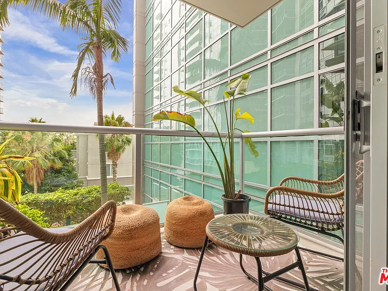 13700 Marina Pointe Dr #415 — Photo 9